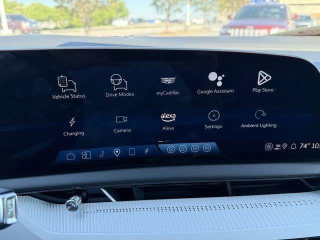 New 2025 Cadillac Optiq Luxury 2 image 32