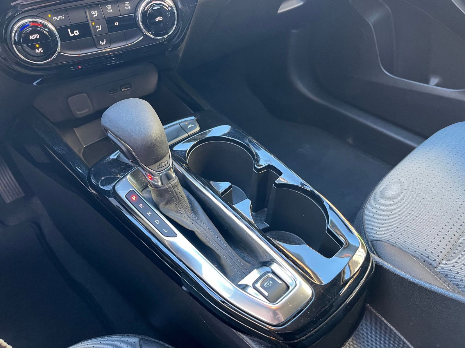 Used 2025 Chevrolet Trax LT image 40