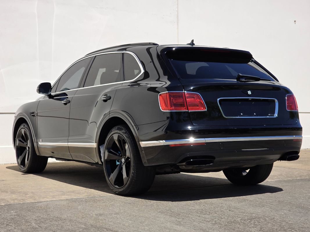 Used 2017 Bentley Bentayga image 3