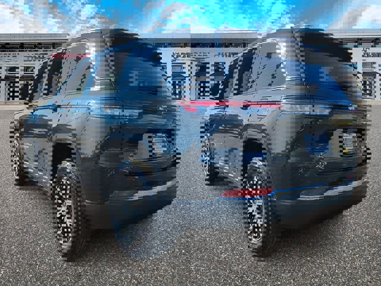 Used 2024 Jeep Grand Cherokee Limited image 6