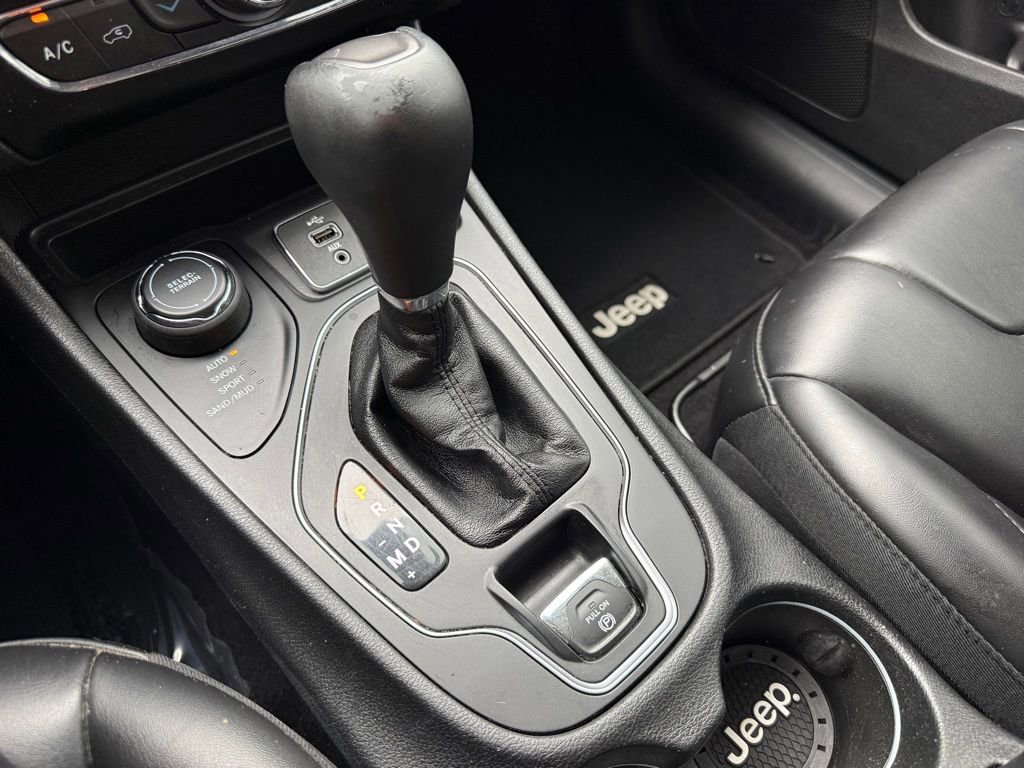 Used 2019 Jeep Cherokee Latitude Plus w/ Comfort/Convenience Group image 32