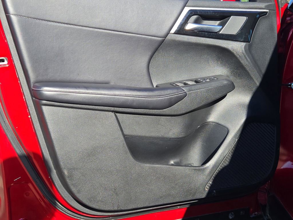 Used 2024 Mitsubishi Outlander SE Black Edition image 16