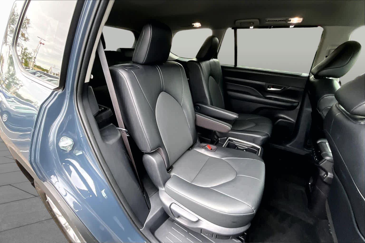 Used 2025 Toyota Grand Highlander AWD image 21