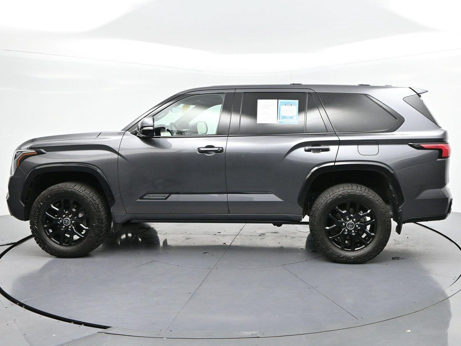 Used 2023 Toyota Sequoia Platinum AWD/4WD image 4