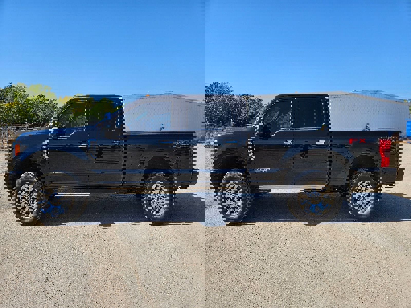 Used 2019 Ford F250 Platinum w/ Platinum Ultimate Package image 2