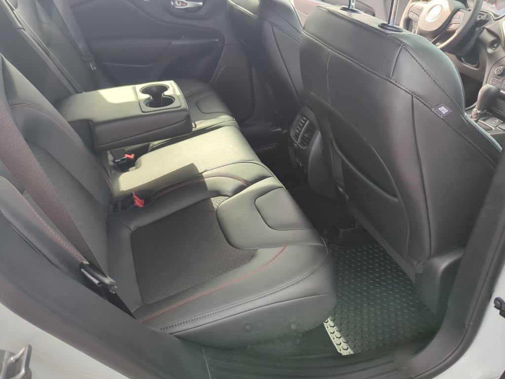 Used 2022 Jeep Cherokee Trailhawk AWD/4WD image 42