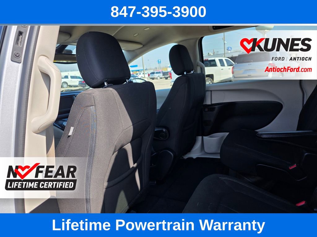 Used 2023 Chrysler Voyager LX image 18