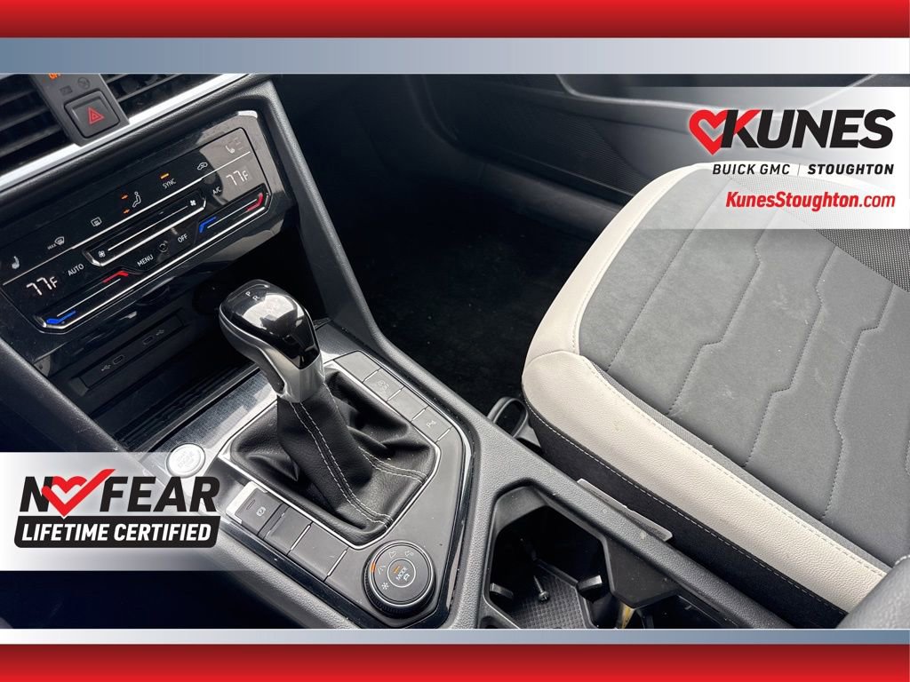 Used 2025 Volkswagen Taos SE AWD/4WD image 32