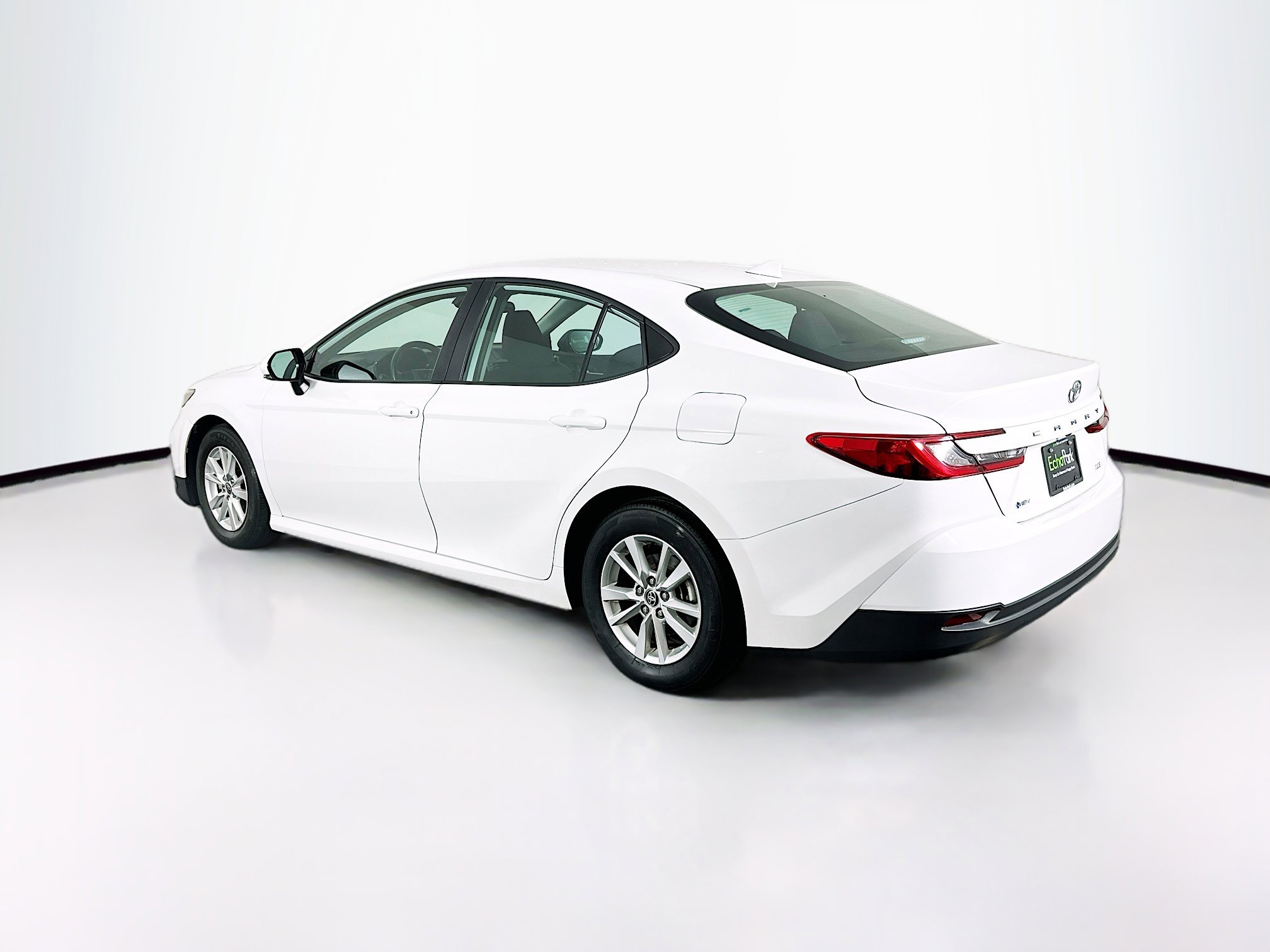 Used 2025 Toyota Camry LE image 5