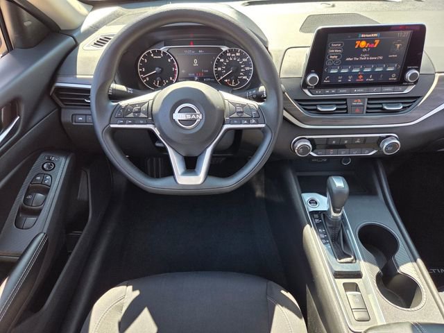 Used 2025 Nissan Altima 2.5 SV image 14