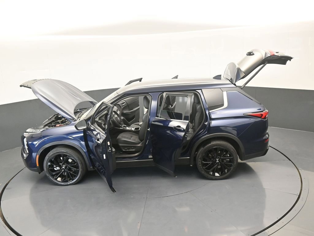 Used 2023 Mitsubishi Outlander SE image 73