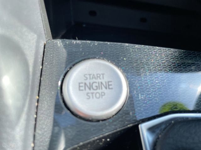 Used 2025 Volkswagen Taos SE image 24