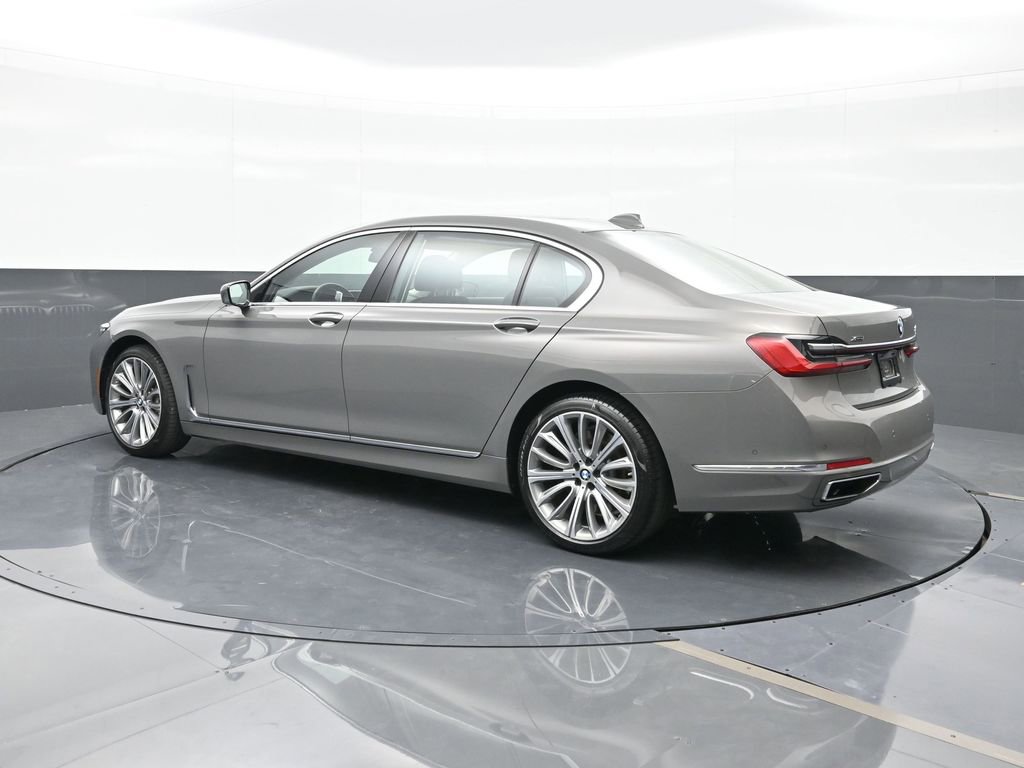 Used 2022 BMW 750i xDrive w/ Executive Package image 3