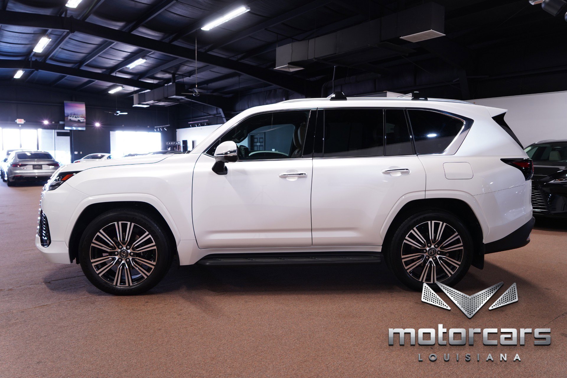 Used 2025 Lexus LX 600 4WD w/ Luxury Package image 4