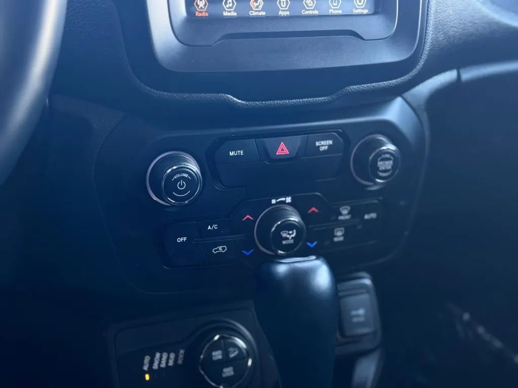 Used 2020 Jeep Renegade Trailhawk w/ Cold Weather Group image 28