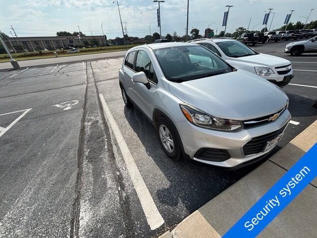 Used 2020 Chevrolet Trax LS w/ Tint and Cruise Package FWD image 9