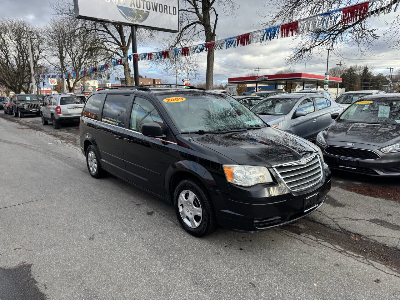 Used 2009 Chrysler Town & Country LX