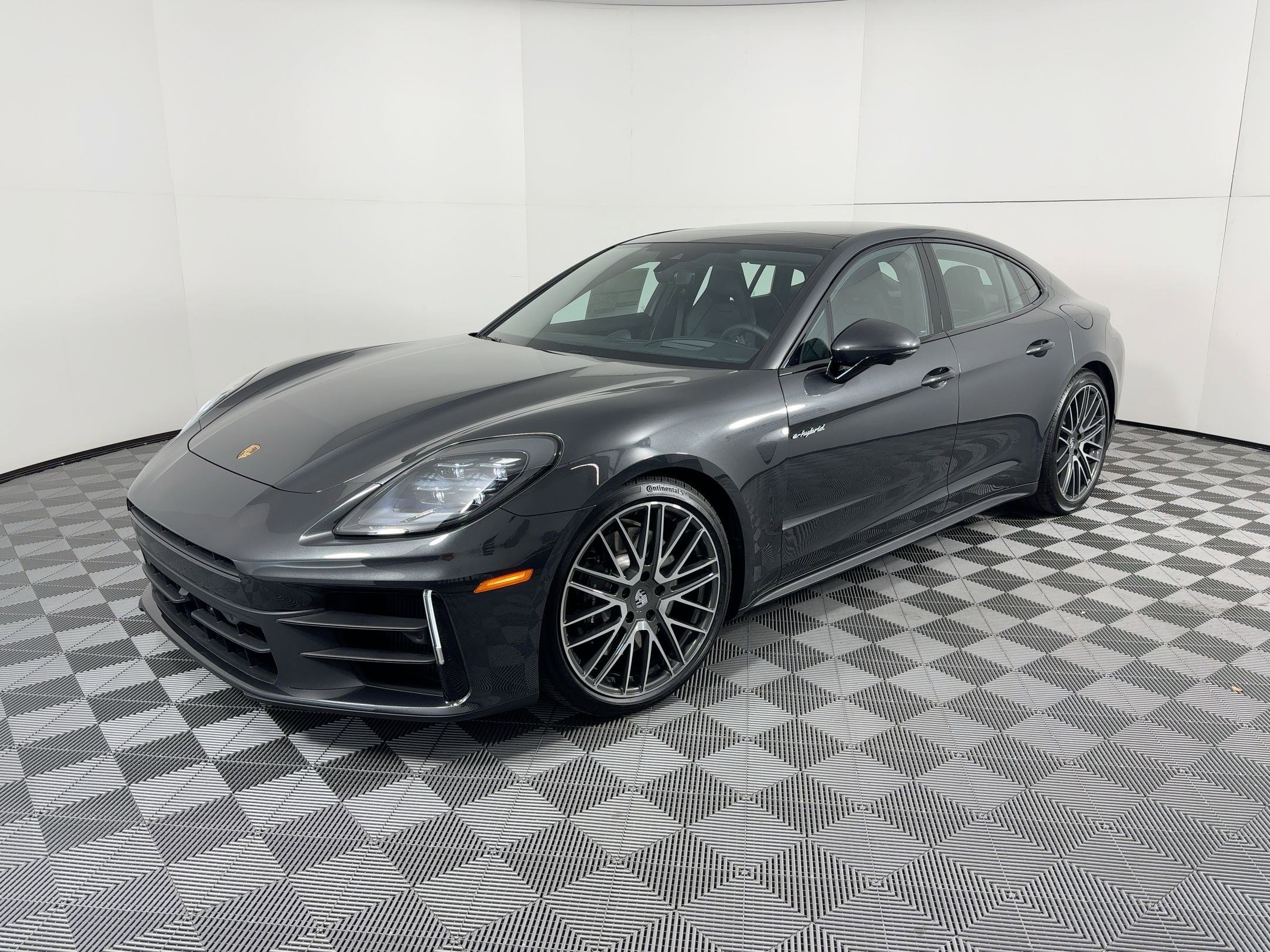 New 2026 Porsche Panamera 4 image 1