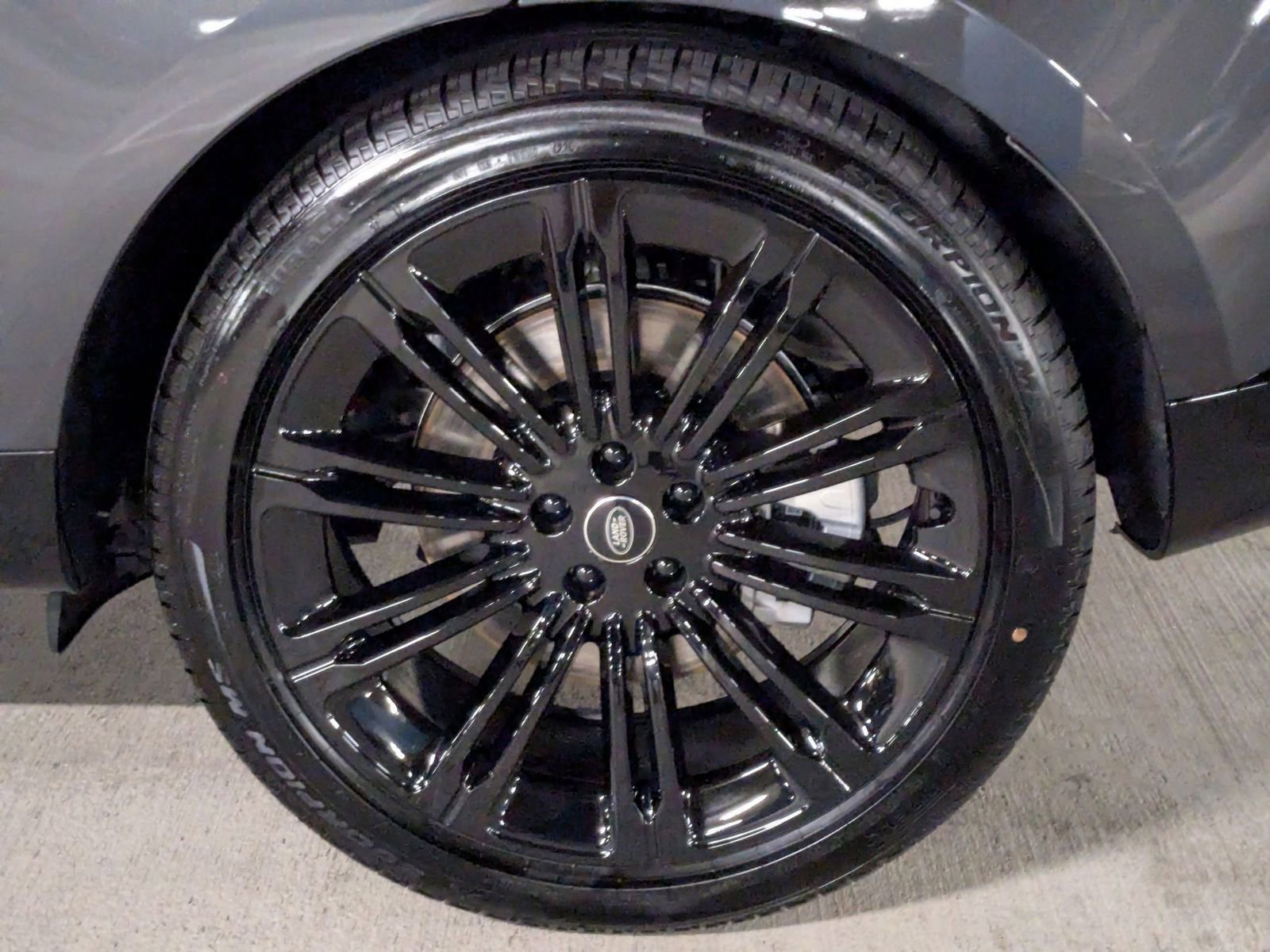 New 2025 Land Rover Range Rover Long Wheelbase SE image 10