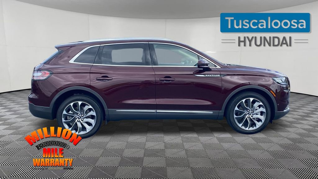 Used 2022 Lincoln Nautilus Reserve w/ Equipment Group 201A image 10