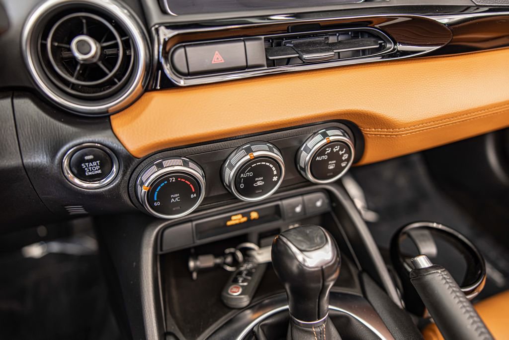 Used 2018 FIAT 124 Spider Lusso w/ Convenience Group RWD image 25