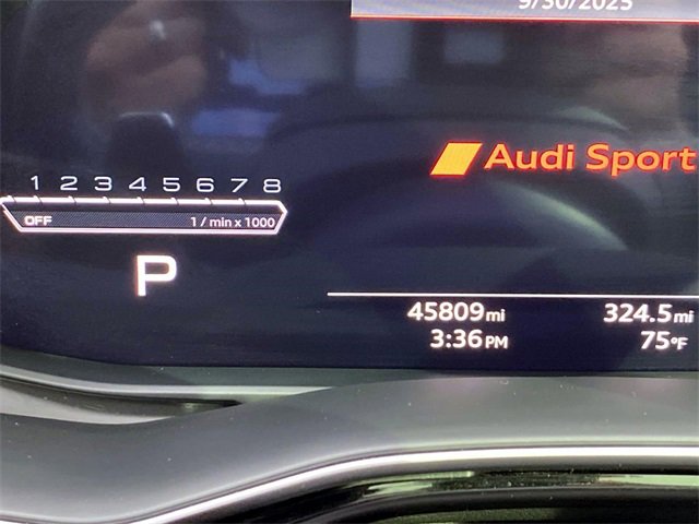 Used 2021 Audi RS Q8 w/ Carbon Optic Package image 33