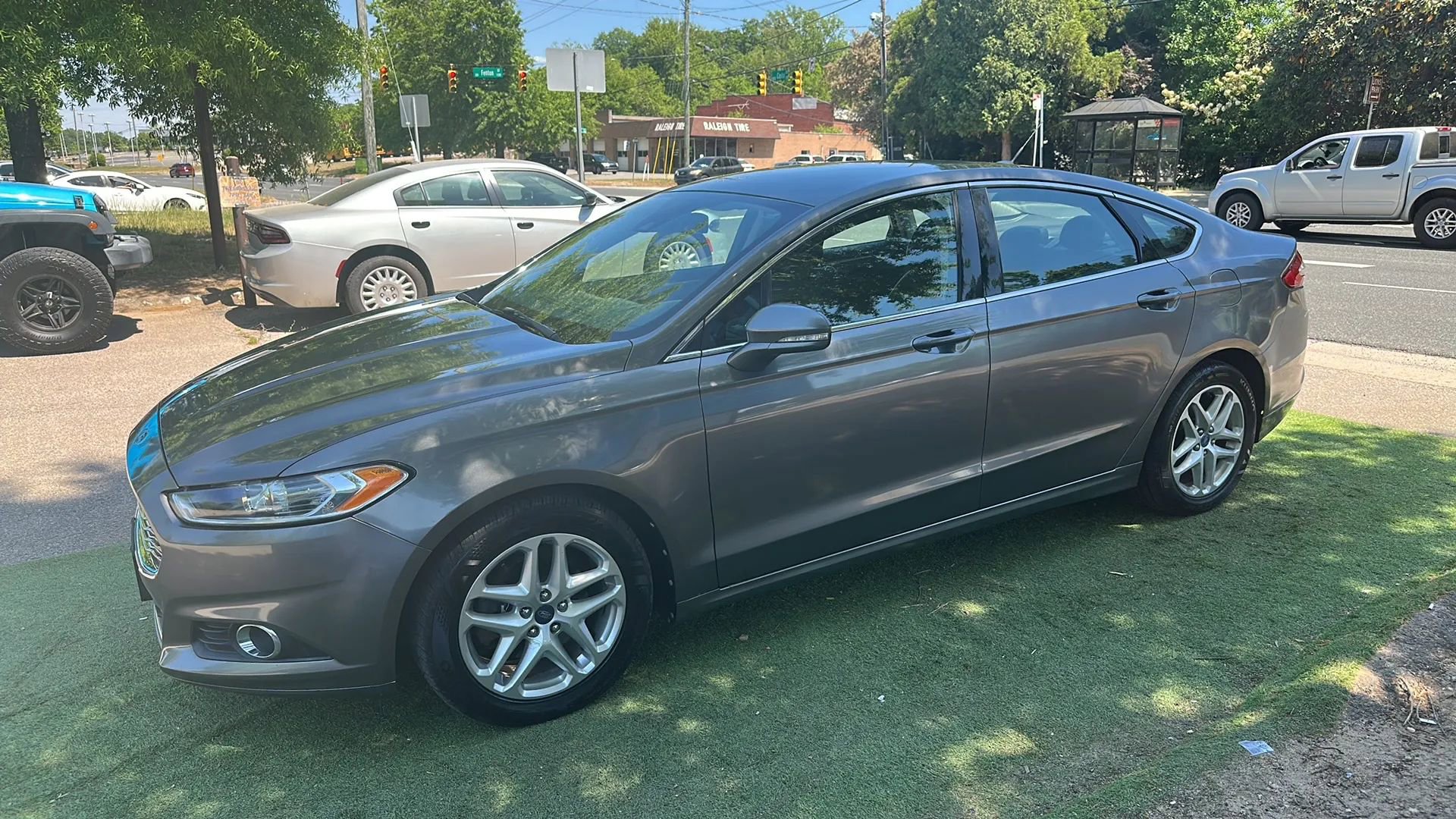 Used 2013 Ford Fusion SE FWD image 4