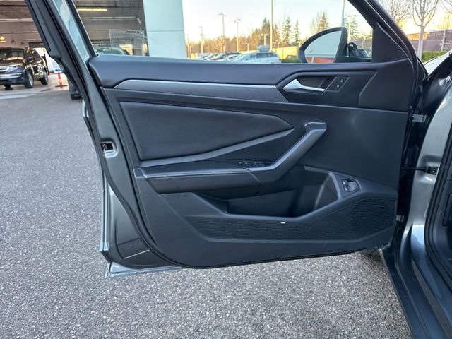 Used 2024 Volkswagen Jetta SE image 16