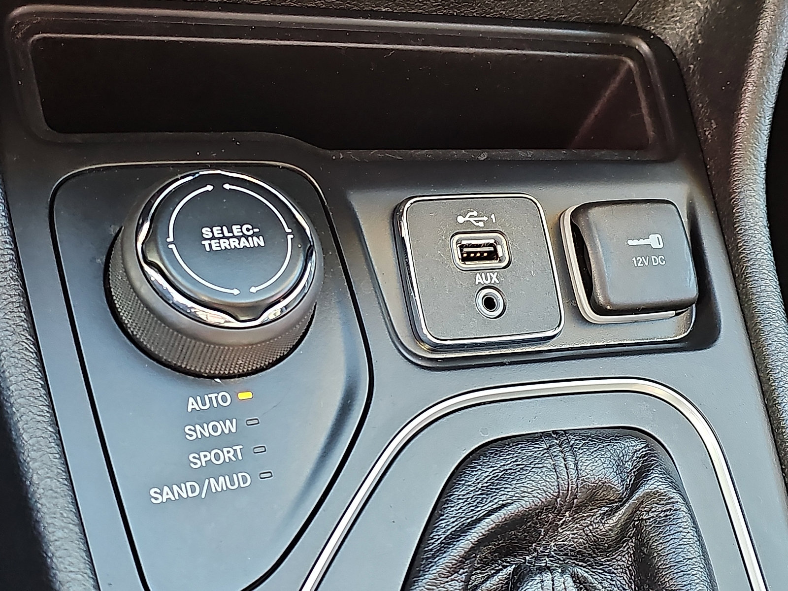 Used 2019 Jeep Cherokee Latitude w/ Popular Appearance Group image 22