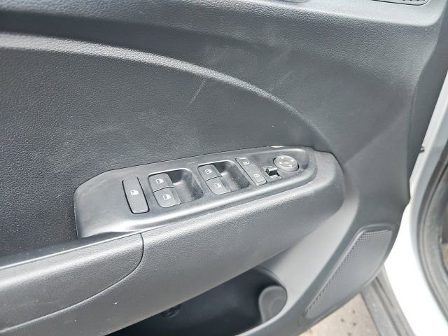 Used 2023 Hyundai Venue SEL image 10