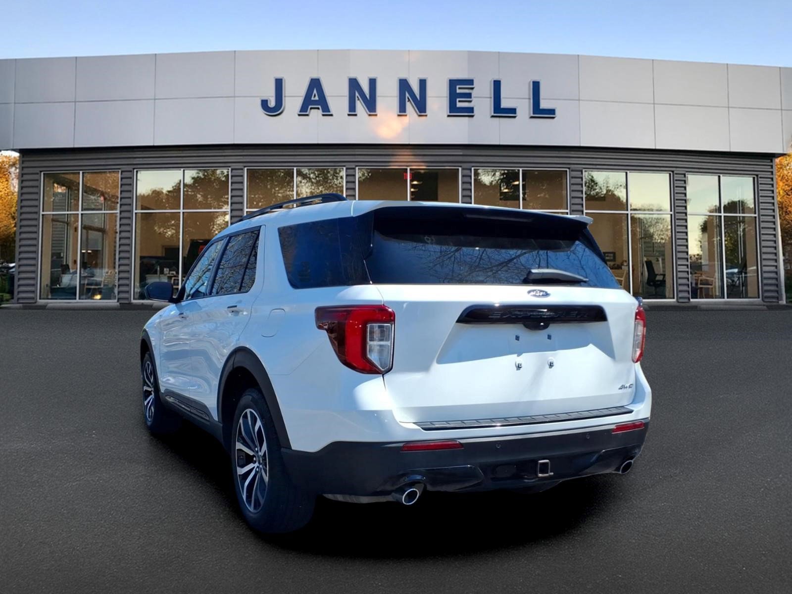 Used 2023 Ford Explorer ST-Line w/ Class IV Trailer Tow Package image 7