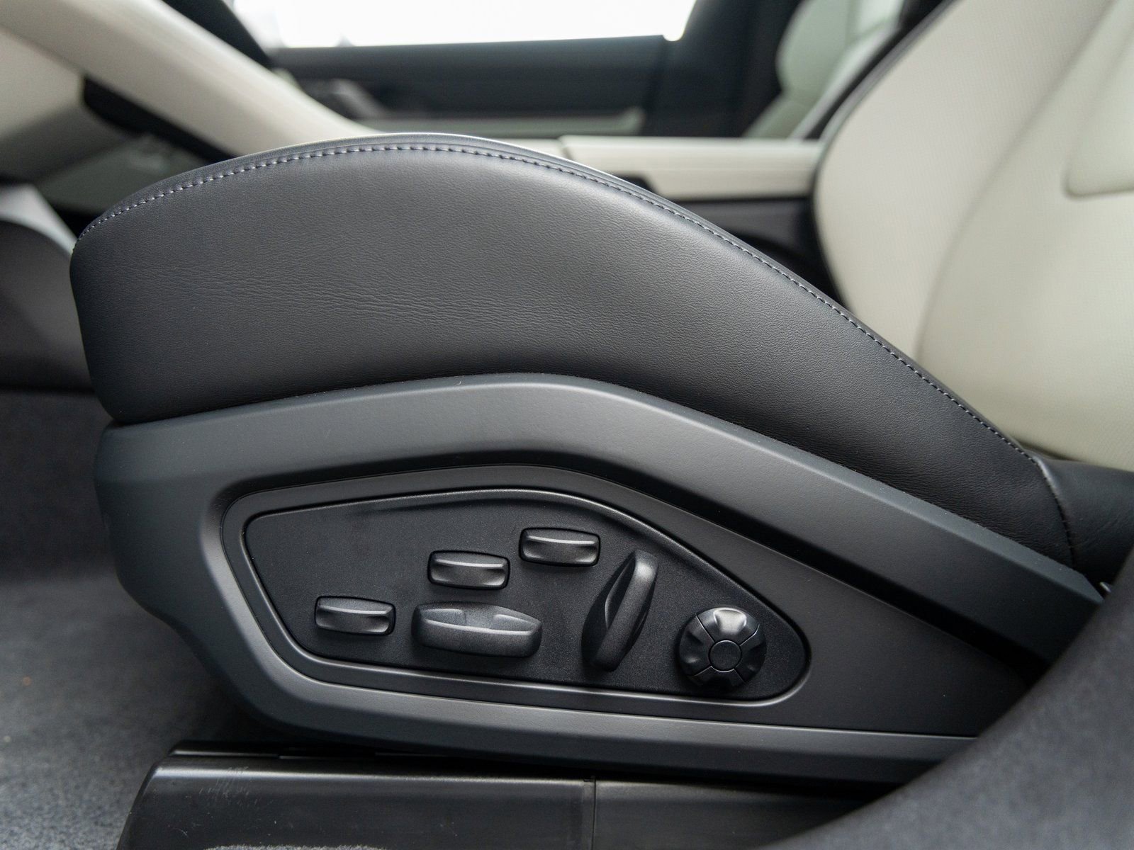 Certified 2025 Porsche Taycan RWD image 21