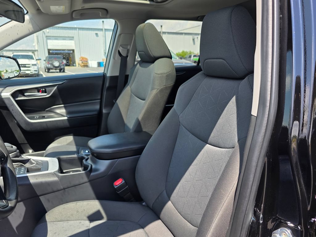 Used 2025 Toyota RAV4 XLE w/ Convenience Package AWD/4WD image 9