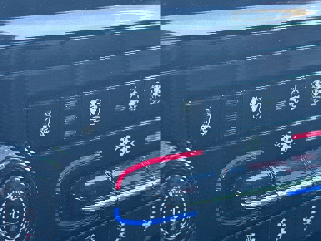 Used 2024 Jeep Grand Cherokee L Limited w/ Luxury Tech Group II image 16