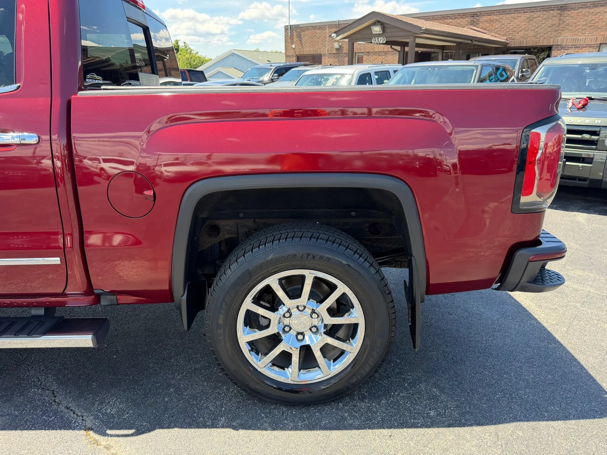 Used 2016 GMC Sierra 1500 Denali w/ Enhanced Driver Alert Package AWD/4WD image 45