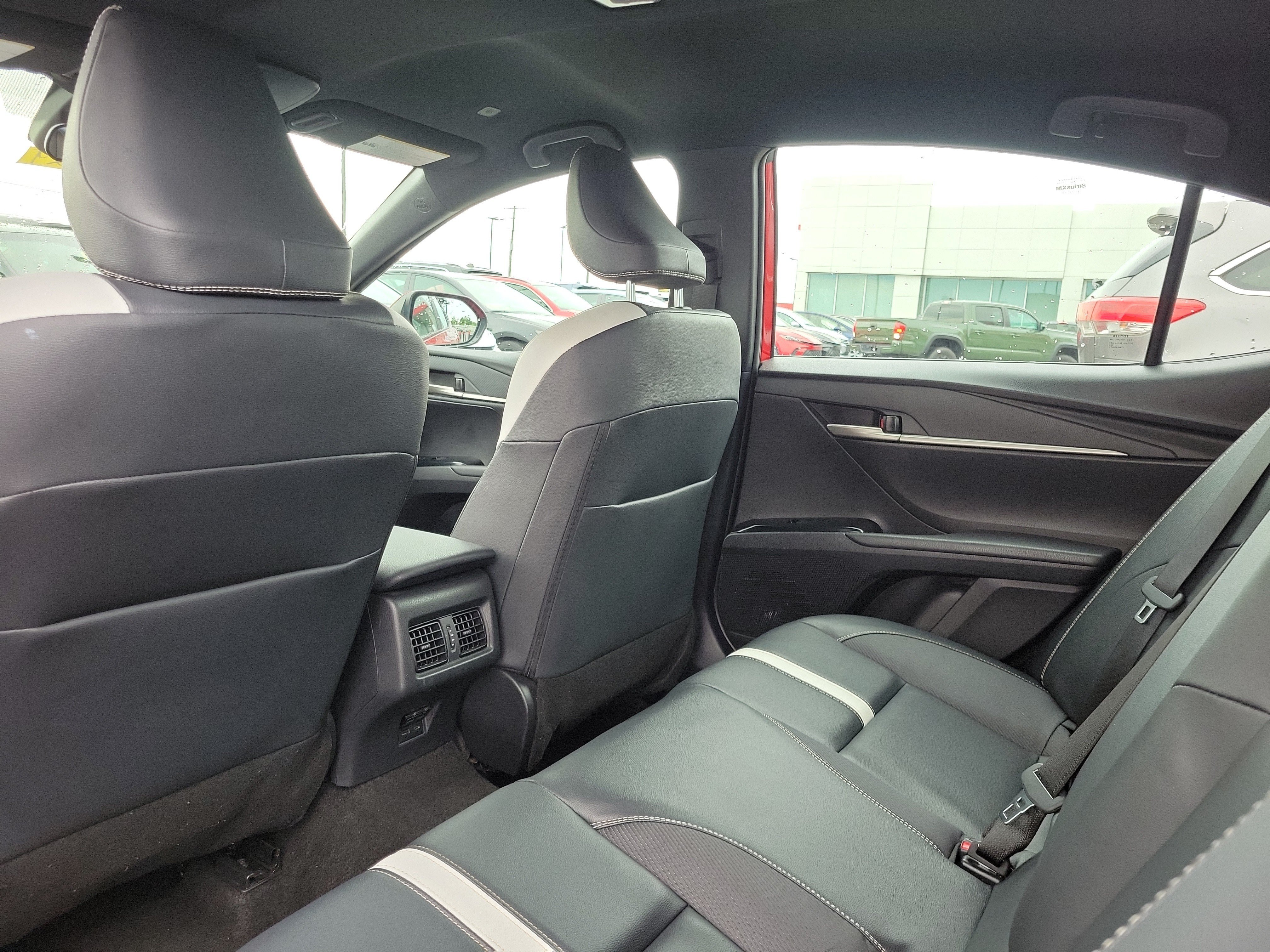 Used 2025 Toyota Camry SE FWD image 14