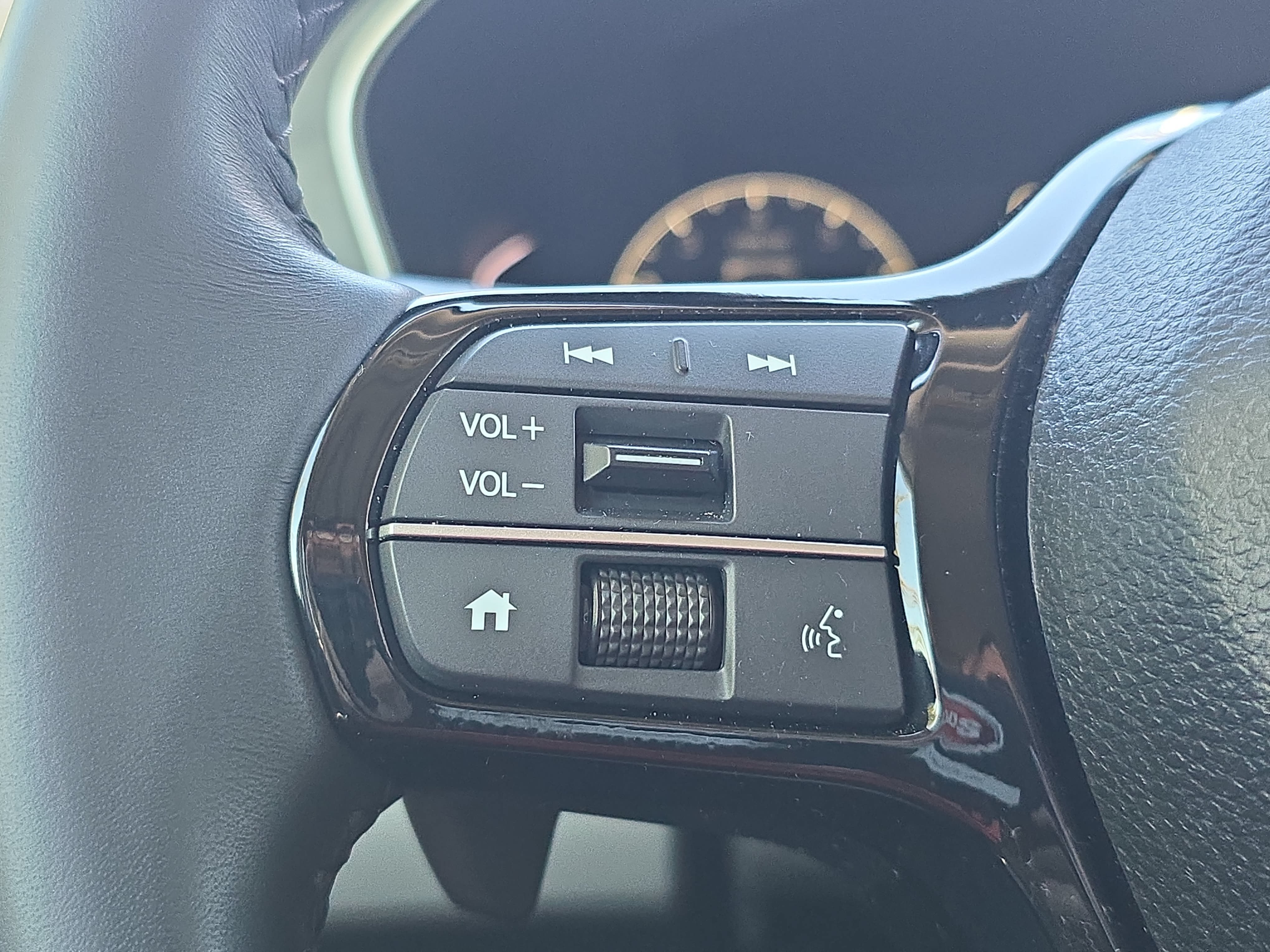 Used 2025 Honda Pilot Touring image 17