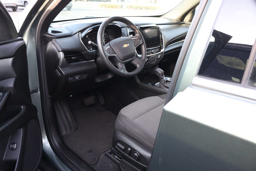 Used 2023 Chevrolet Traverse LT FWD image 7