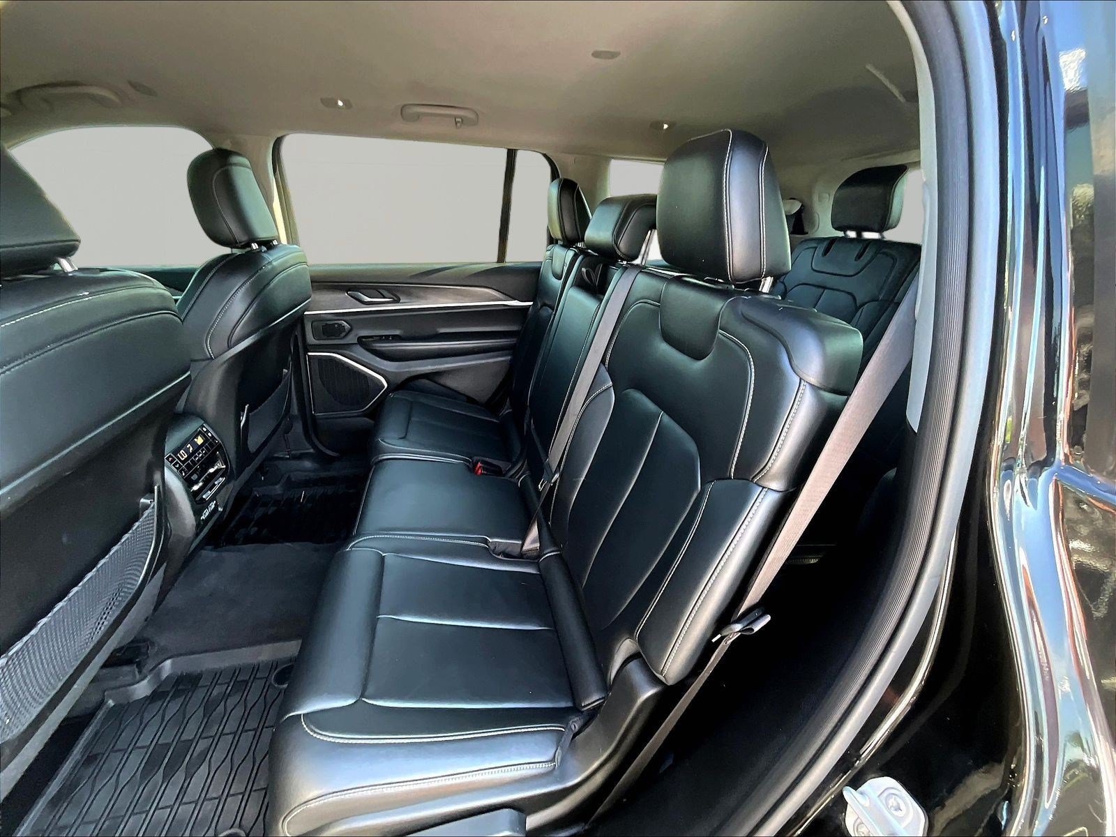 Used 2021 Jeep Grand Cherokee L Limited AWD/4WD image 22