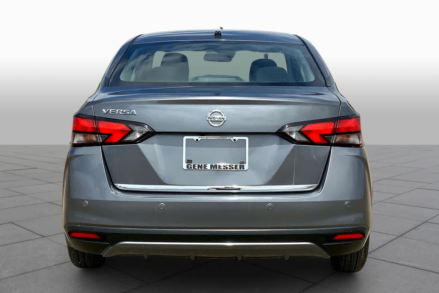 Used 2020 Nissan Versa S FWD image 4