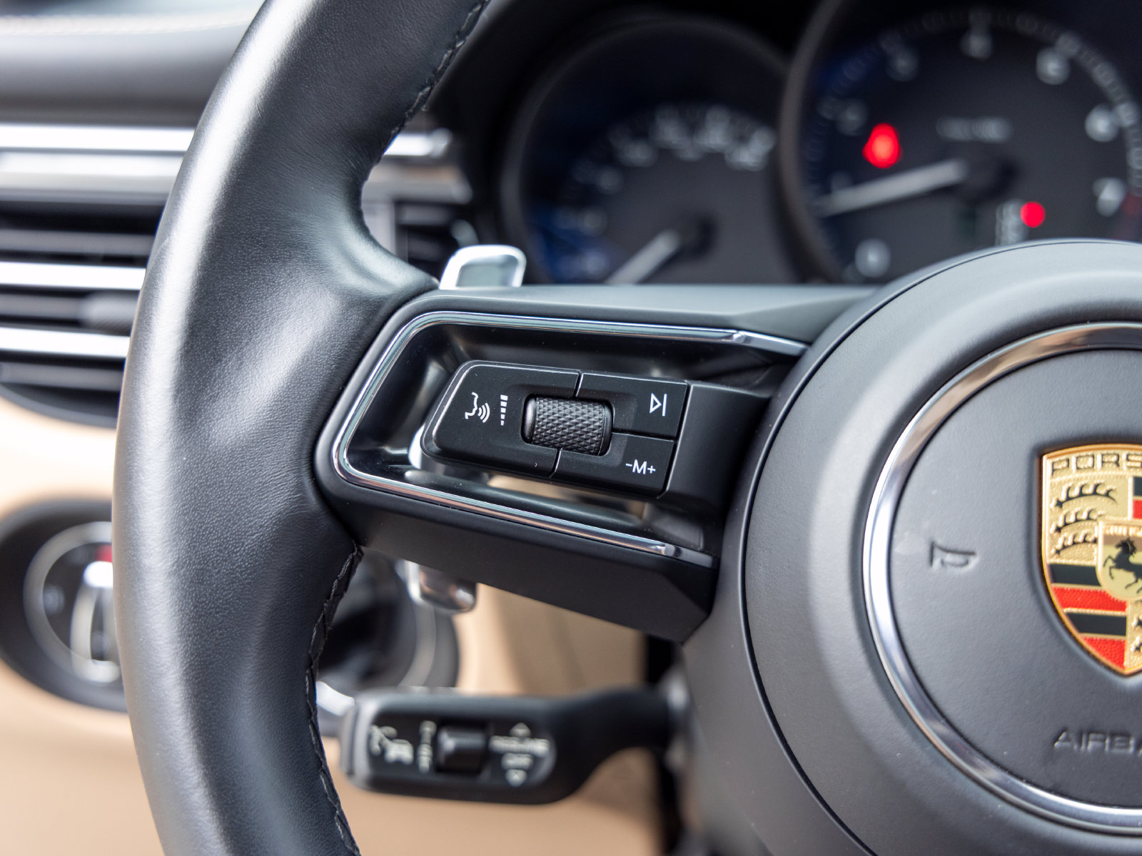 Used 2024 Porsche Macan AWD/4WD image 37