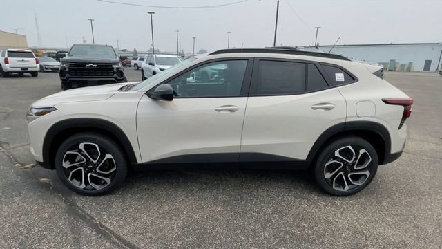 New 2026 Chevrolet Trax RS w/ Sunroof Package FWD image 7
