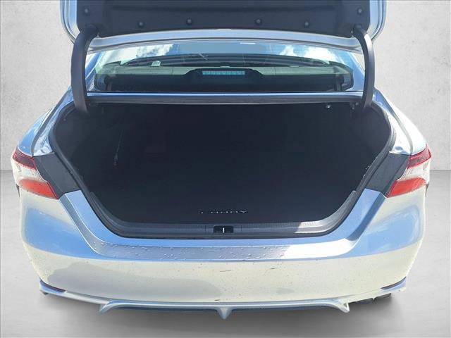 Used 2018 Toyota Camry XSE FWD image 16