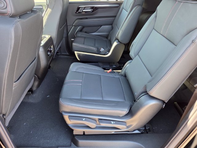 New 2026 Chevrolet Suburban RST w/ RST Capability Package AWD/4WD image 8