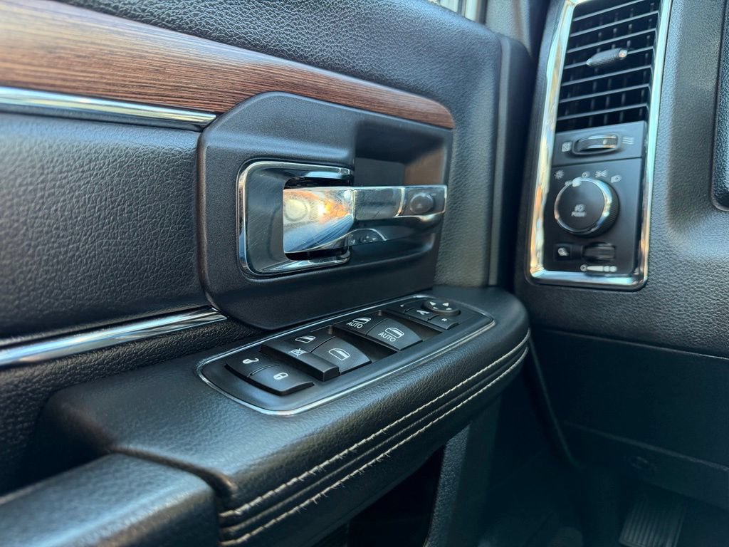Used 2017 RAM 2500 Laramie w/ Convenience Group AWD/4WD image 11