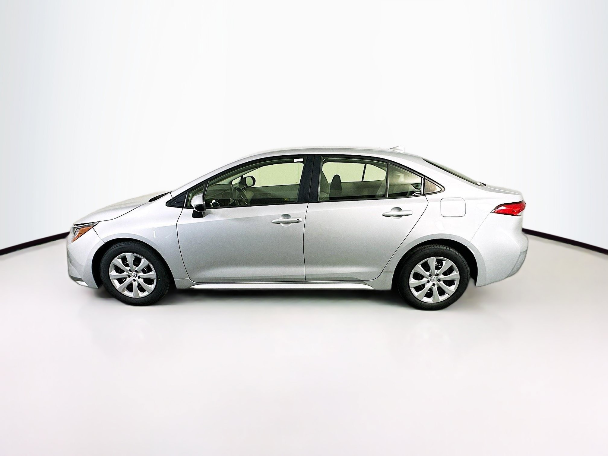 Used 2020 Toyota Corolla LE FWD image 4