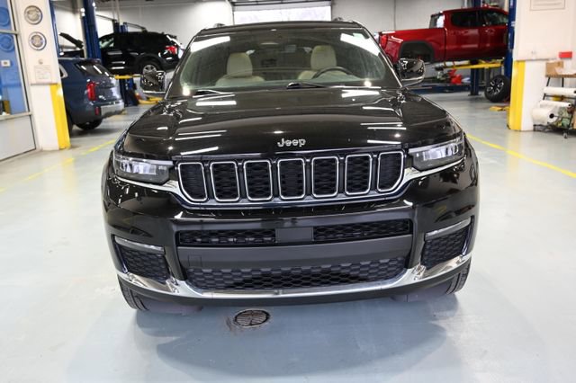 Used 2023 Jeep Grand Cherokee L Limited image 2