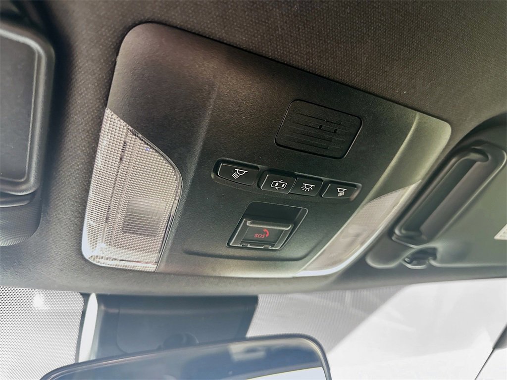 Used 2022 Toyota Corolla SE image 32