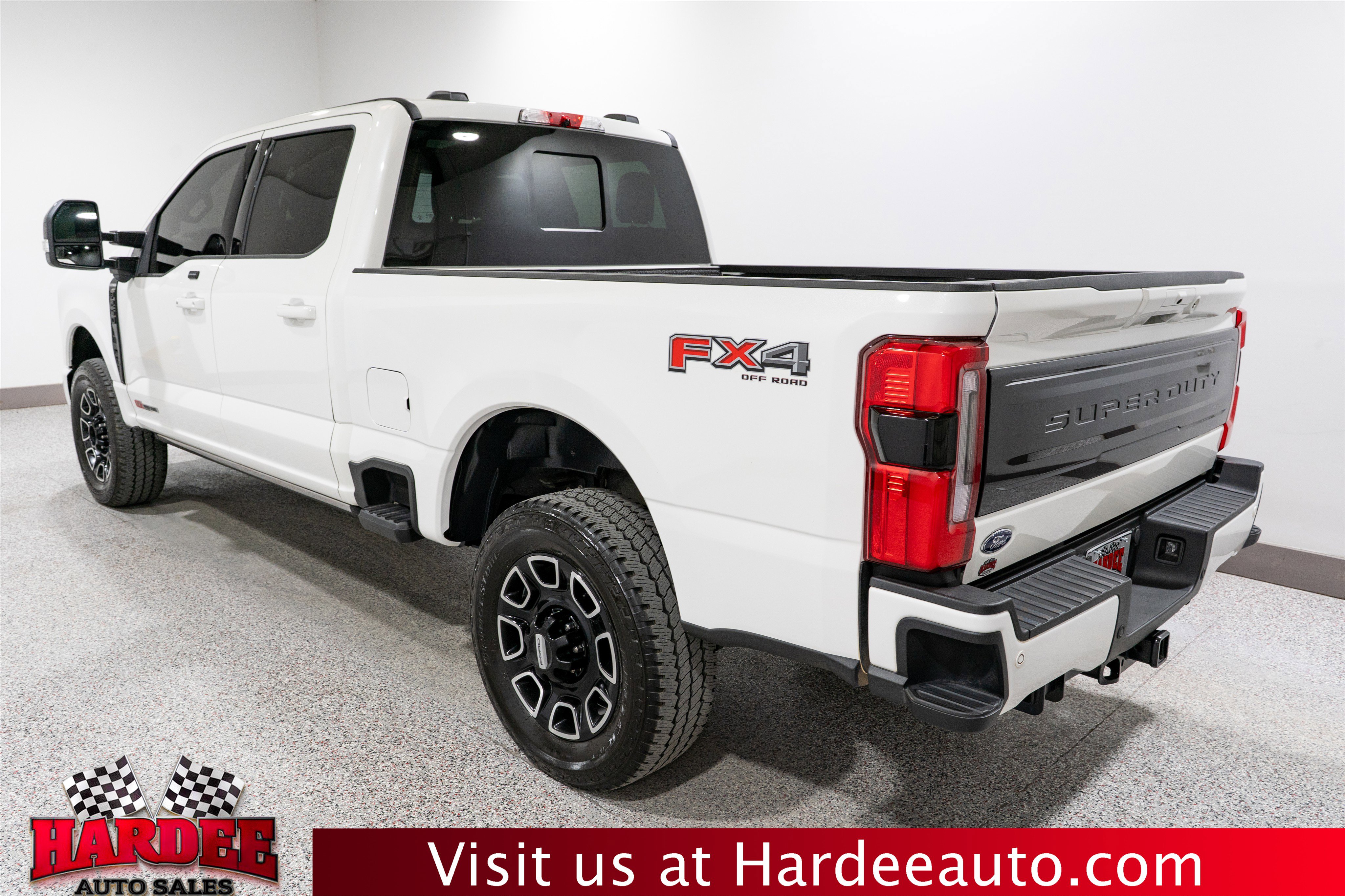 Used 2025 Ford F250 Platinum AWD/4WD image 3