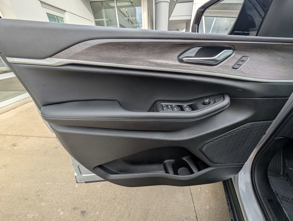 New 2025 Jeep Grand Cherokee Limited image 36